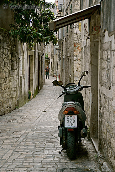motorcycle-n-narrow-street.jpg