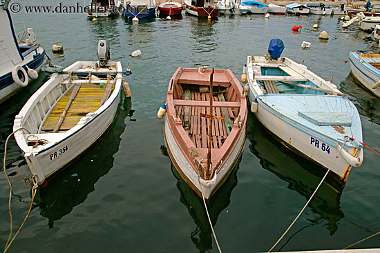 boats-in-harbor-02.jpg