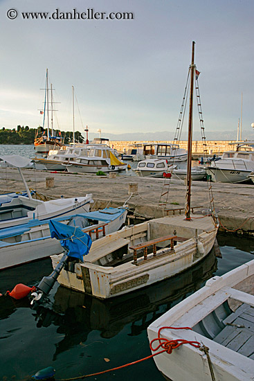 boats-in-harbor-05.jpg