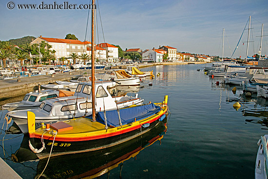 boats-in-harbor-09.jpg