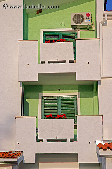 green-walled-apartment-terrace.jpg