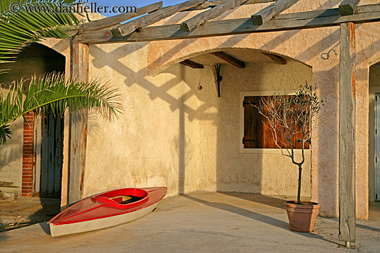 red-kayak-n-house.jpg