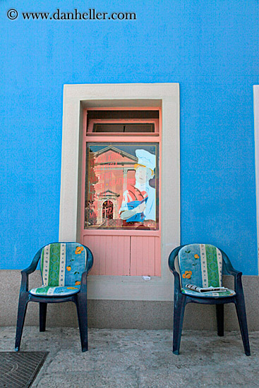 chairs-n-blue-wall-n-window-1.jpg