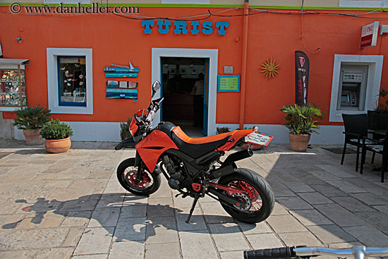 tourist-sign-n-orange-motorcycle-1.jpg