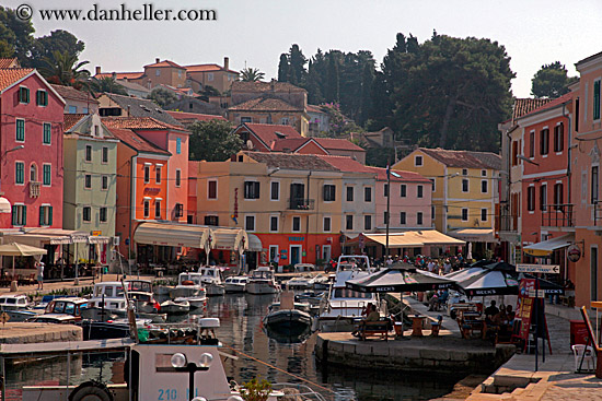 veli_losinj-harbor-n-bldgs-2.jpg