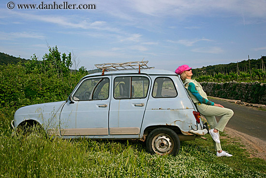 janna-n-blue-car-1.jpg