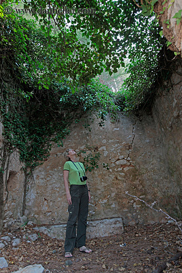 helene-looking-up-at-ivy.jpg