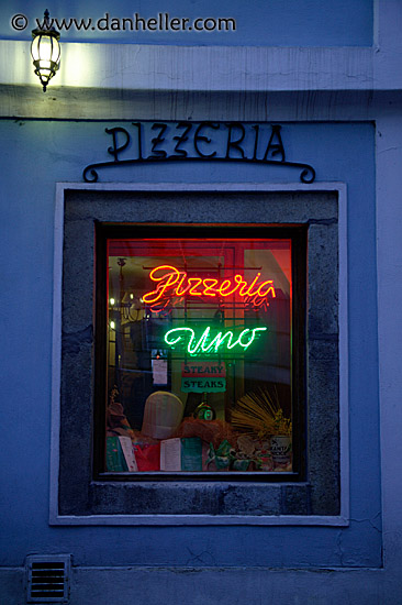 pizzeria-uno-eve.jpg