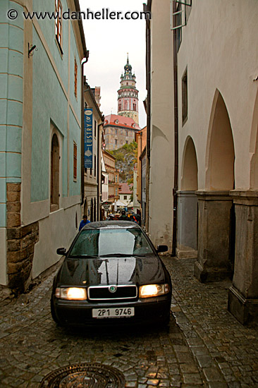 car-alley.jpg