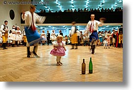 images/Europe/CzechRepublic/Dance/men-dancers-4.jpg