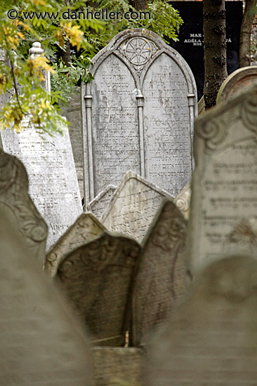 jewish-graves-10.jpg