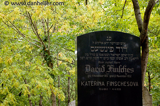 jewish-graves-12.jpg