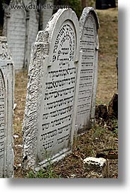 images/Europe/CzechRepublic/Mikulov/JewishCemetary/jewish-graves-18.jpg