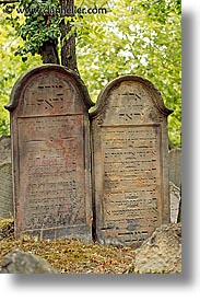 images/Europe/CzechRepublic/Mikulov/JewishCemetary/jewish-graves-6.jpg