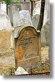 images/Europe/CzechRepublic/Mikulov/JewishCemetary/jewish-graves-7.jpg