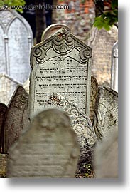 images/Europe/CzechRepublic/Mikulov/JewishCemetary/jewish-graves-9.jpg