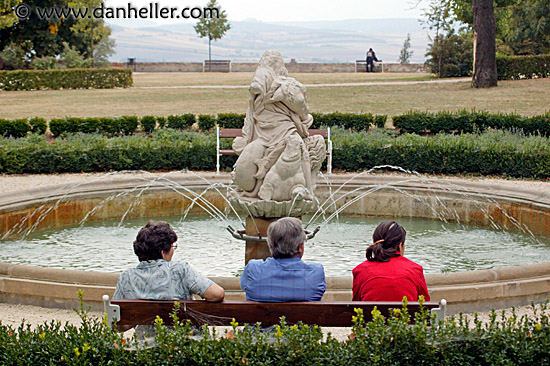 fountain-watchers.jpg