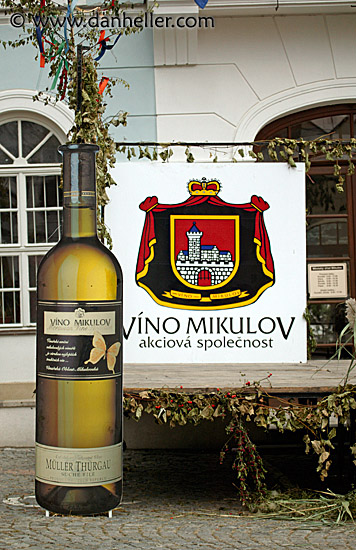 mikulov-wine-sign.jpg