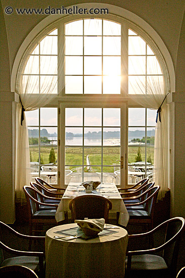 breakfast-room-2.jpg