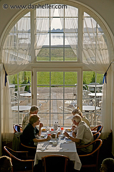 breakfast-room-3.jpg