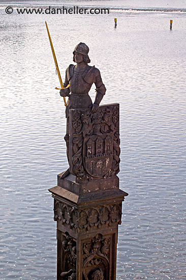 statue-sword.jpg