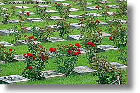 images/Europe/CzechRepublic/Terezin/jewish-graves-7b.jpg