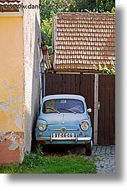 images/Europe/CzechRepublic/Valtice/blue-car.jpg