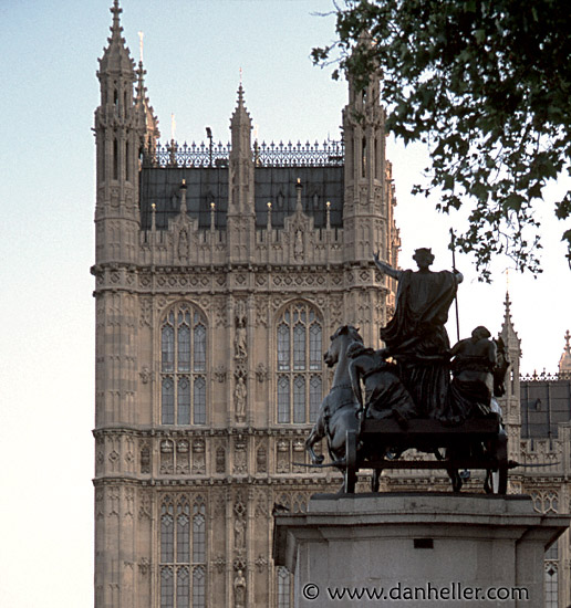 parliament-n-statue-2.jpg