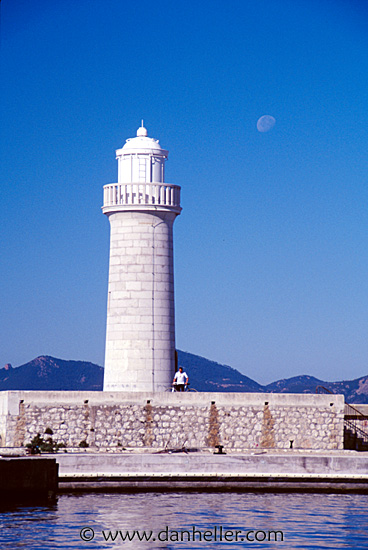 lighthouse02.jpg