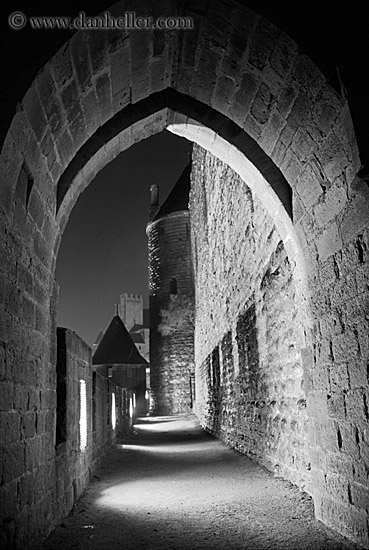 castle-alley-nite-2.jpg