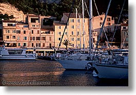 images/Europe/France/Corsica/Bonifacio/Harbor/harbor-4.jpg