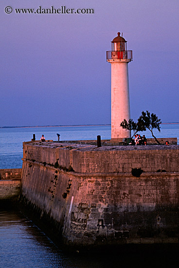 lighthouse-n-sunset-2.jpg
