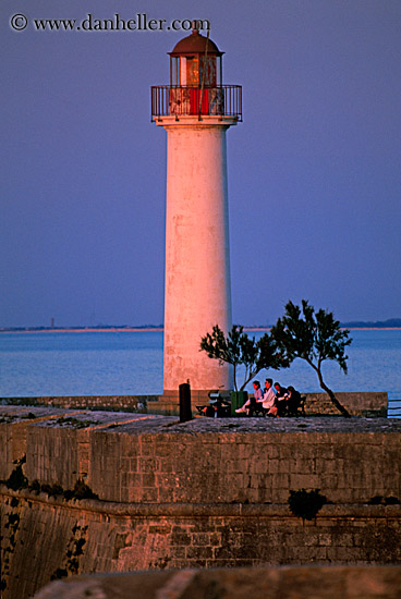 lighthouse-n-sunset-3.jpg