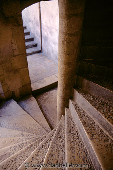 spiral-stairs03.jpg