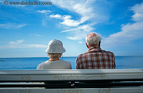 couple-watching-sea-3.jpg