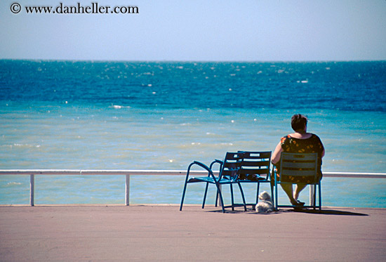 fat-woman-n-dog-watching-sea.jpg