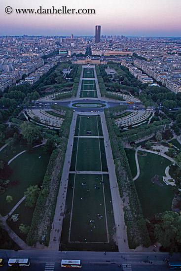 parc_du_champs_de_mars-dusk-aerial-2.jpg