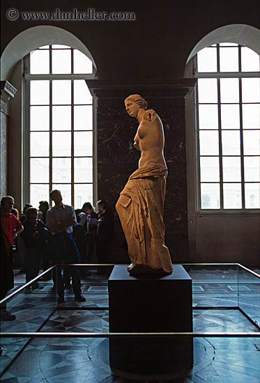 venus-di-milo-statue-1.jpg