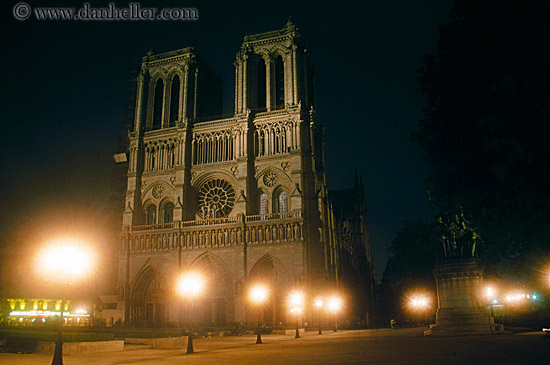 notre_dame-at-night-4.jpg