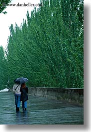 images/Europe/France/Paris/People/couple-walking-w-umbrella-2.jpg