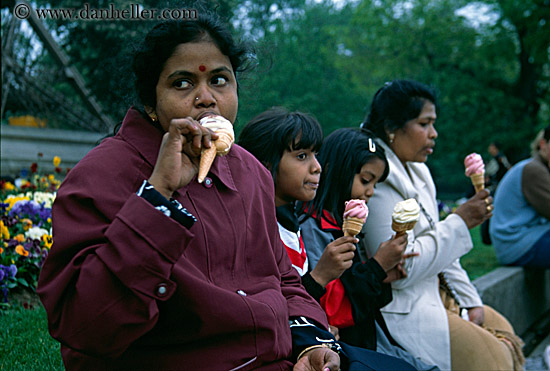 indians-eating-ice_cream.jpg