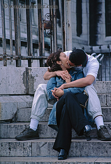 lovers-kissing-01.jpg