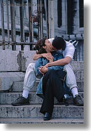 images/Europe/France/Paris/People/lovers-kissing-01.jpg
