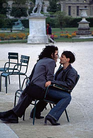 lovers-kissing-05.jpg