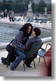 images/Europe/France/Paris/People/lovers-kissing-06.jpg