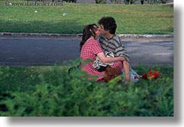 images/Europe/France/Paris/People/lovers-kissing-09.jpg