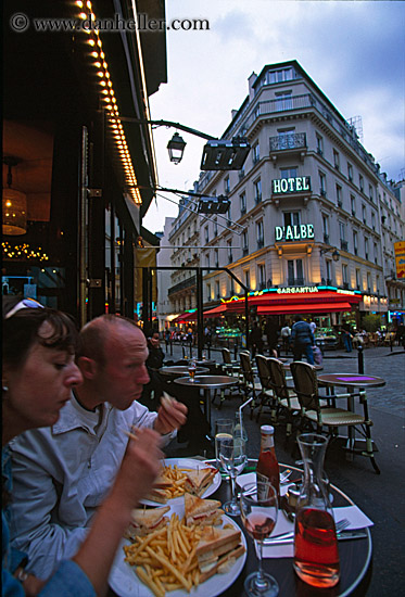 people-eating-at-outdoor-cafe.jpg
