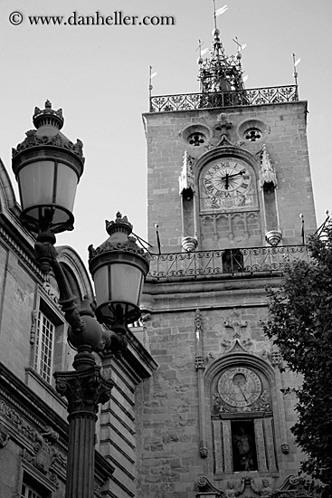 lamp_post-n-clock_tower-bw.jpg