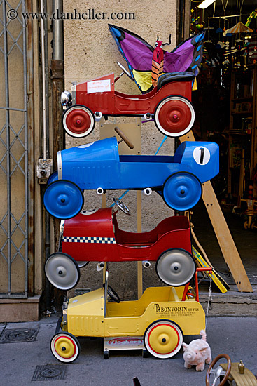 stack-o-colored-wagons-1.jpg
