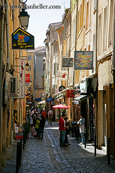 ppl-walking-streets-2.jpg